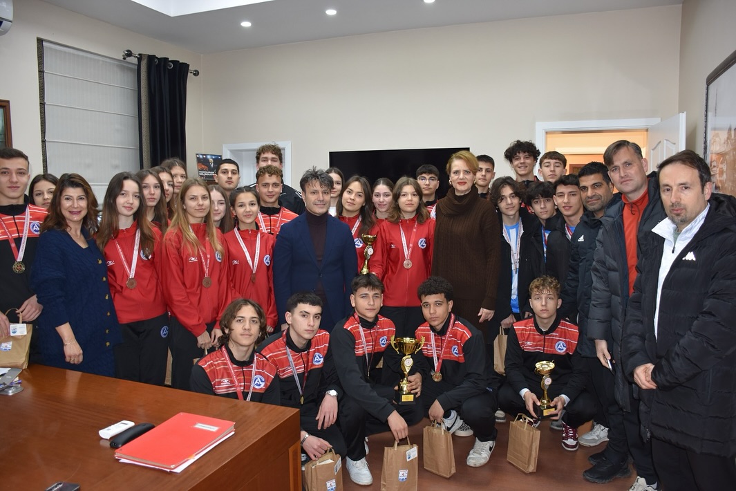 Gelibolu Anadolu Lisesi Masa Tenisi Takımı il üçüncüsü